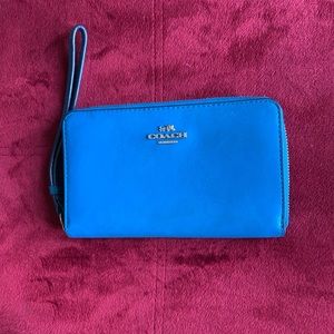 🌺SOLD🌺Coach Beautiful Peacock Blue Leather Wrislet